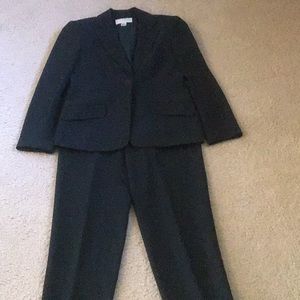 Ladies pants suit